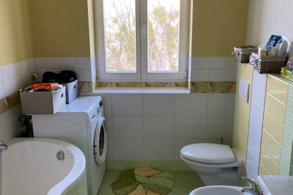 Отдельно стоящее здание в историческом центре Львова